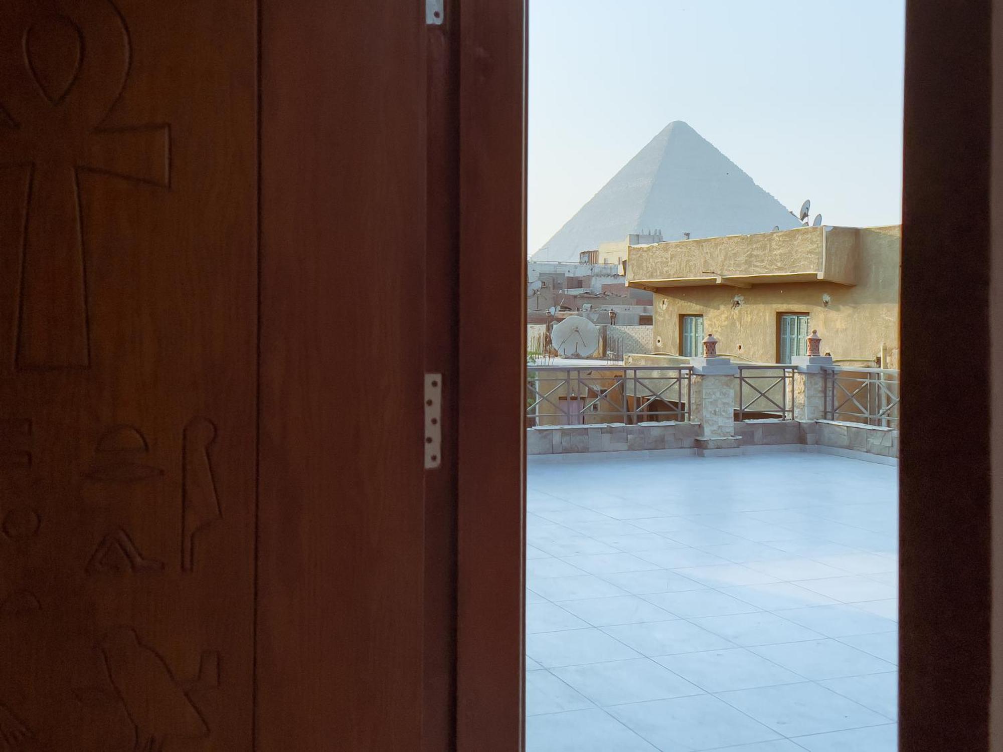King Khufu Pyramids View Hotel Kafret el-Gabal Rum bild