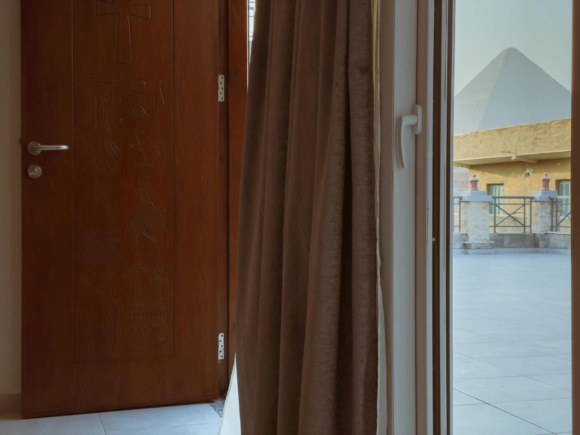 King Khufu Pyramids View Hotel Kafret el-Gabal Rum bild