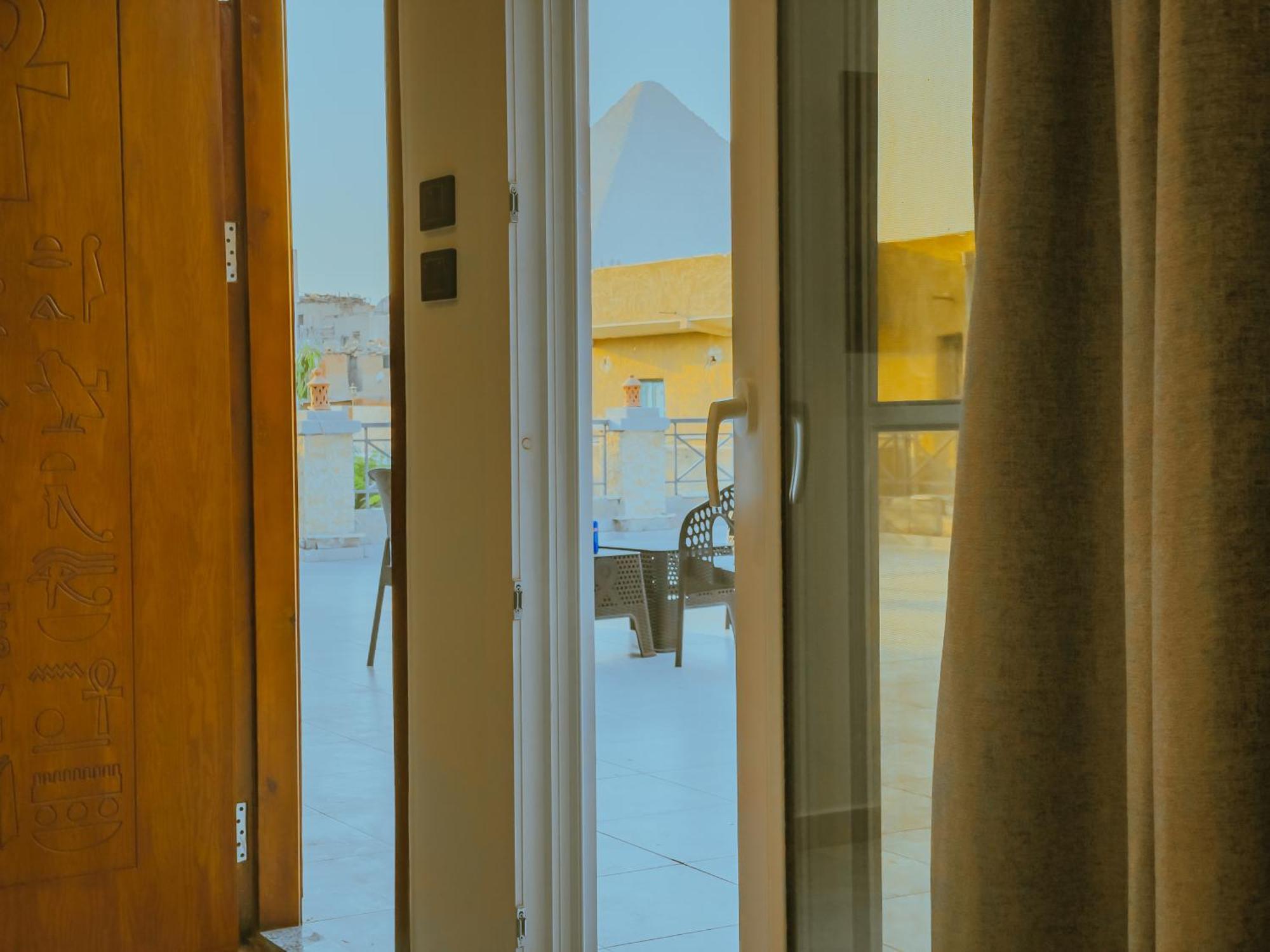 King Khufu Pyramids View Hotel Kafret el-Gabal Rum bild